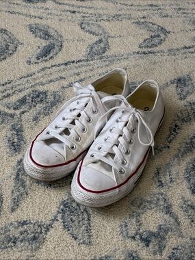 Converse All Star White Canvas Low-Top Sneakers with Red Trim—-Size 6M/8F